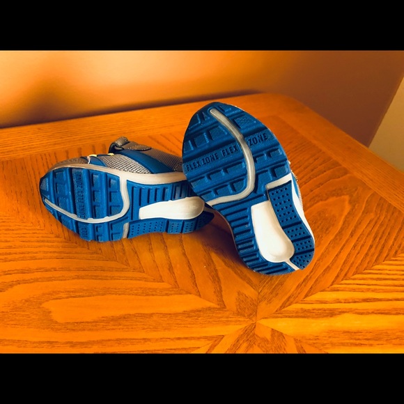 Size 4 Carters Shoes - Picture 3 of 3